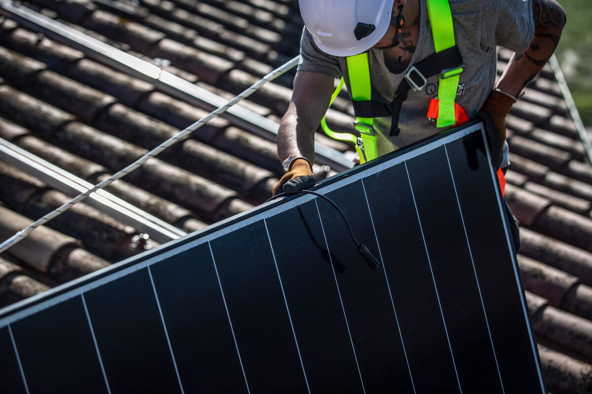 $1 Trillion Green Investment Matches Fossil Fuels for First Time