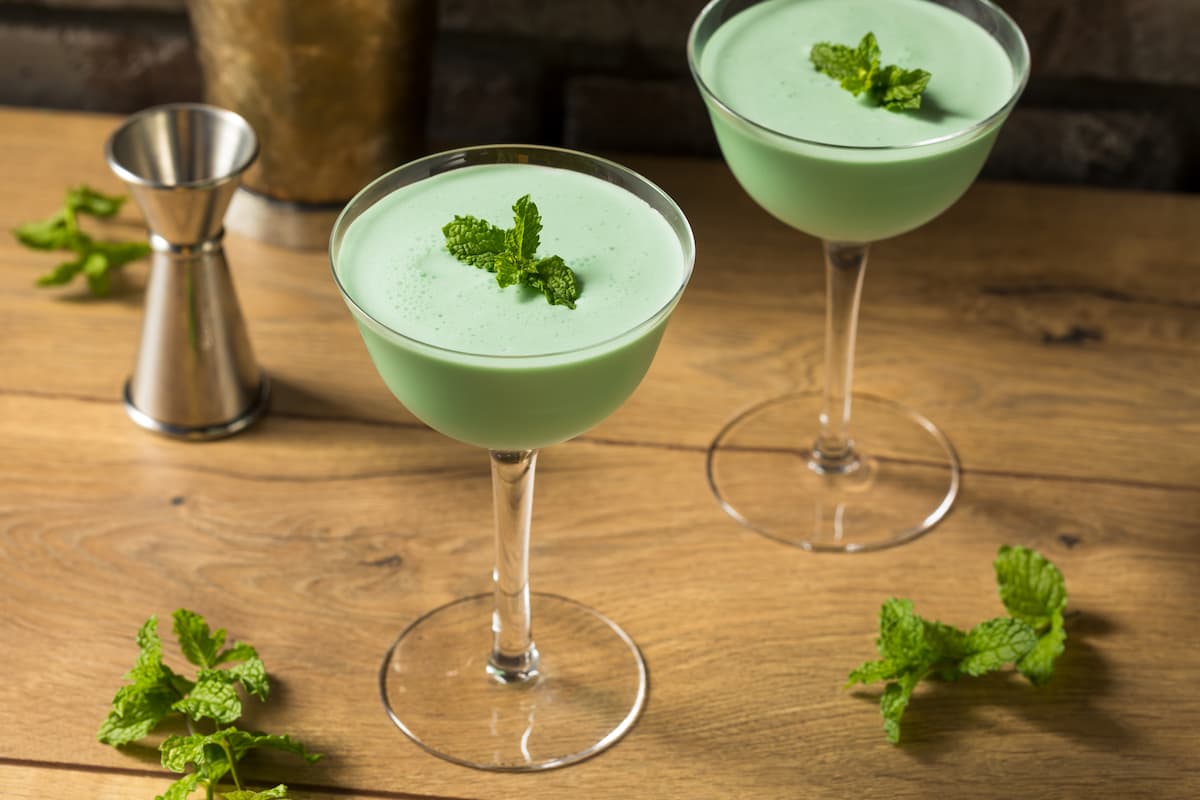 Food Coloring and Cocktails: How to Make Red, Yellow, Green and Blue Drinks