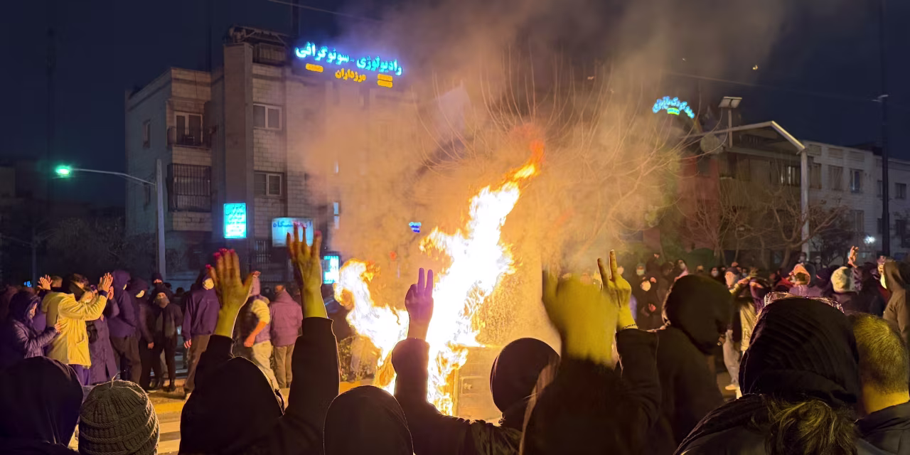 The Obscure Bank Collapse That Sent Iran Into a Tailspin