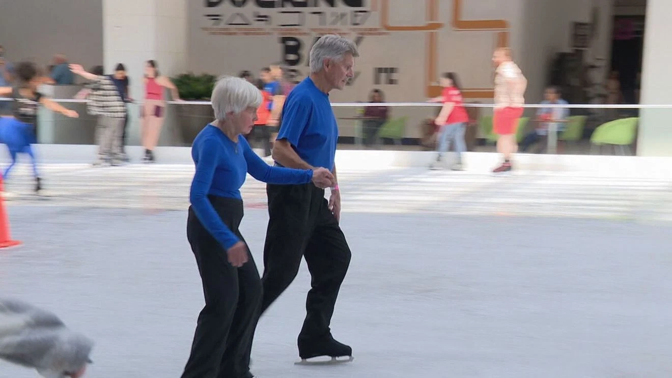 They fell in love on the ice. Now they’ll be the last to skate at Lloyd Center.