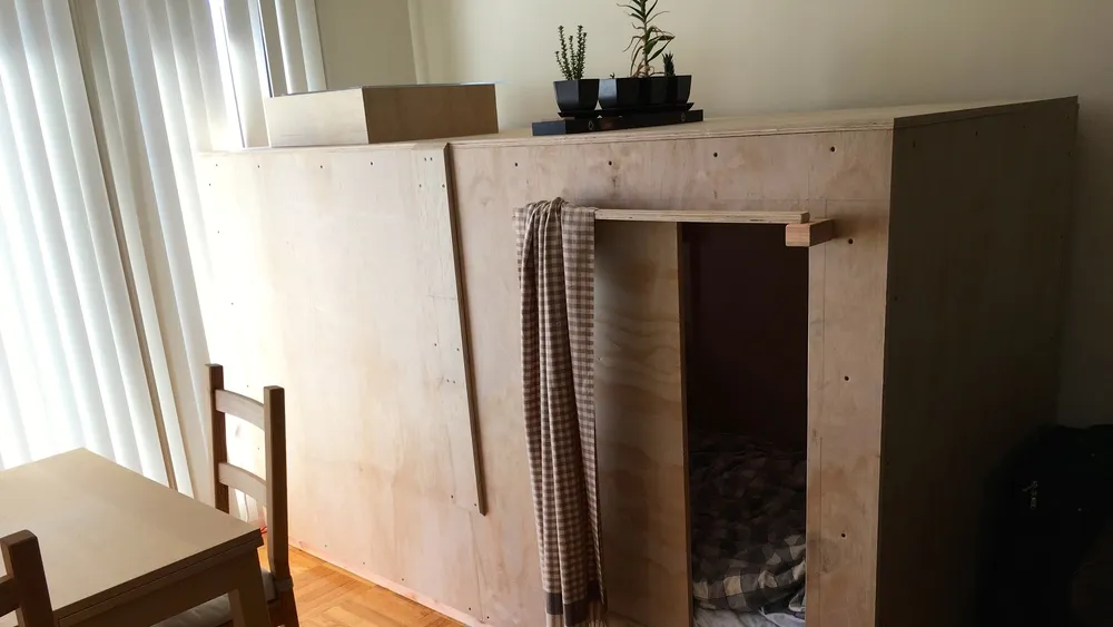 San Francisco Real Estate Is So Absurd That a Guy Is Paying $400 to Live in a Box Inside a Living Room