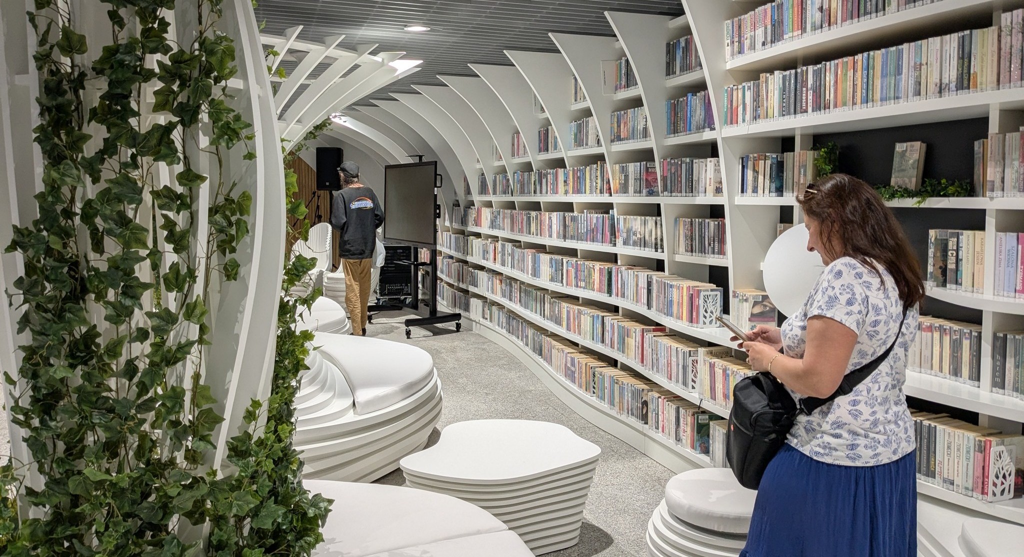 Warsaw opens Poland's first library in metro station