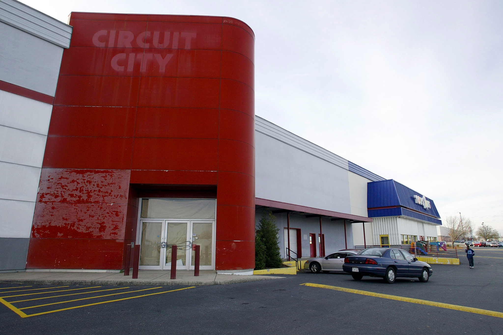 A Calif. man hid for 6 months in a secret room in Circuit City