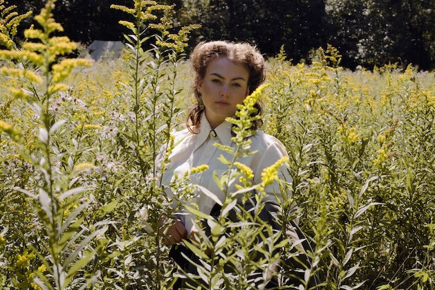 Angel Olsen Finds a New Gear in a Vintage Genre: Country