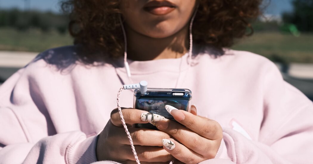Bring On Defunct: The iPod Enthralls Young Music Listeners