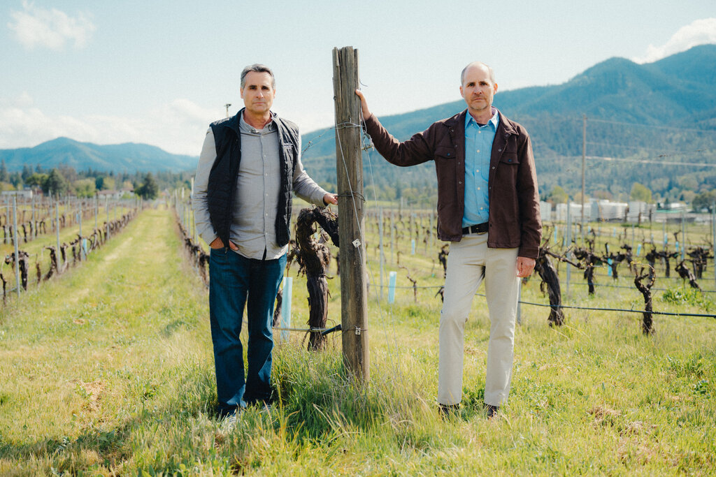 A Family Feud at an Oregon Winery Turns to Vinegar Over A.I. Slop