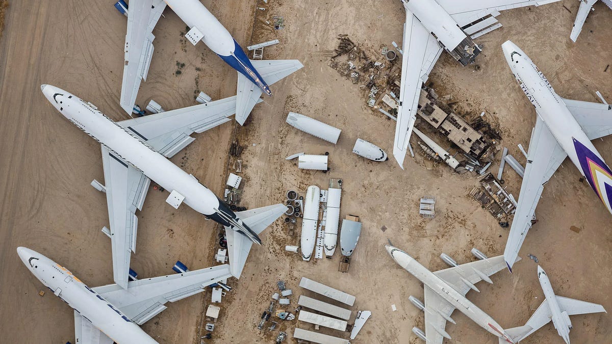 Why airlines are always going bankrupt