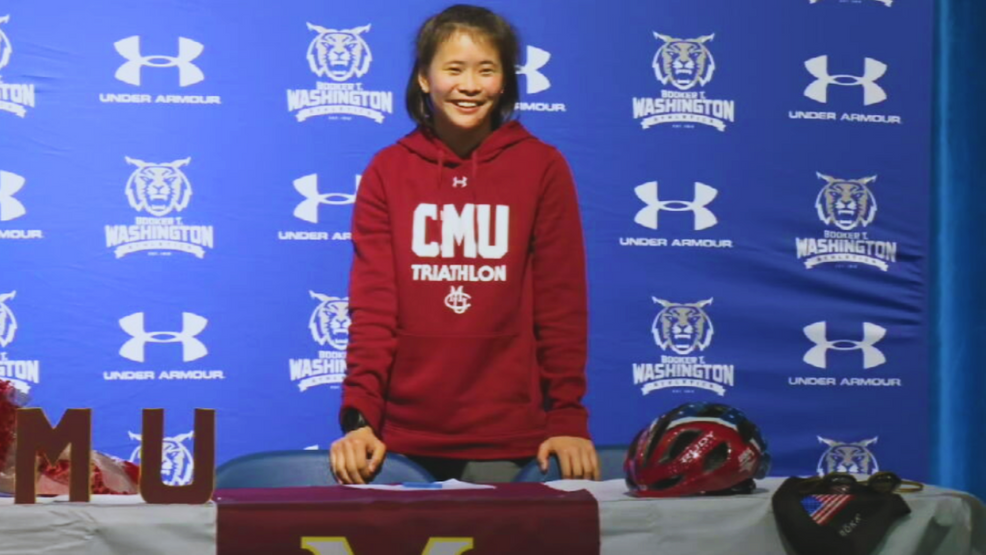 Pensacola teen Emma Meyers makes history as NCAA's first female para-triathlete