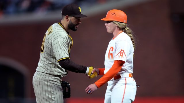 Giants' Alyssa Nakken becomes first female MLB coach on field - Sportsnet.ca